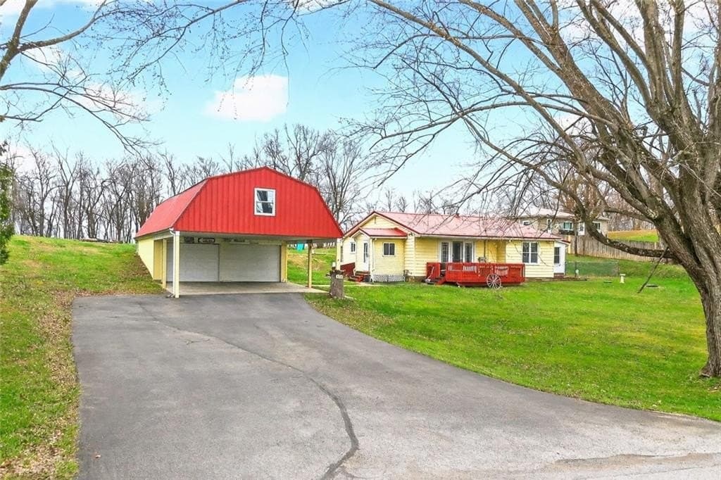 3 bedroom house for sale at 772 Foxwood Rd Big Beaver - $325,000