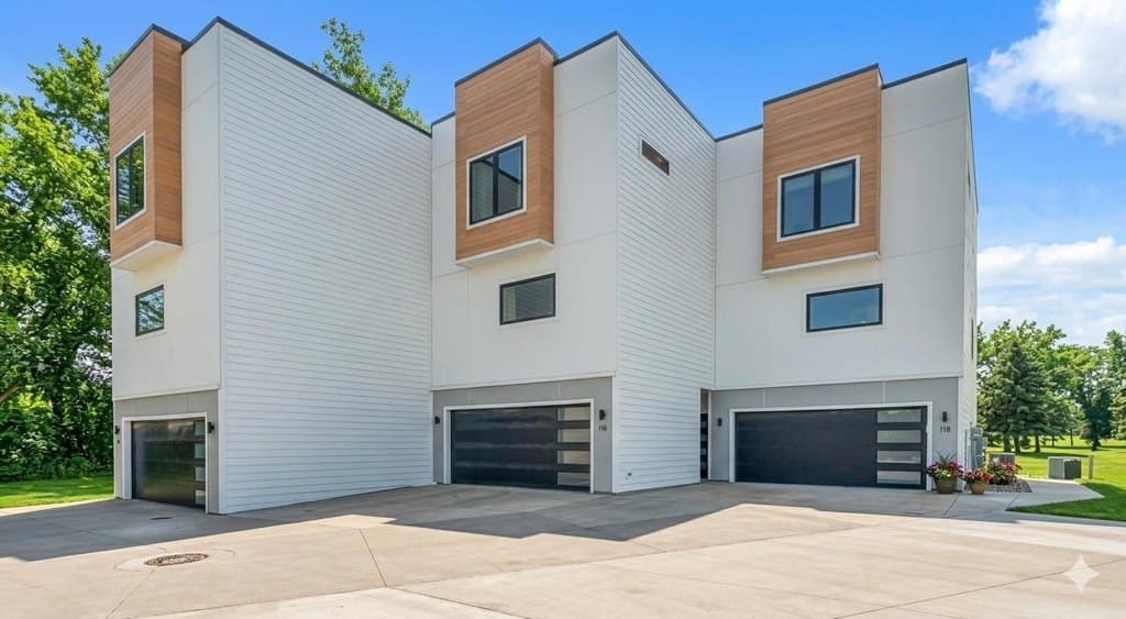 3 bedroom townhouse for sale at 228 Highway 71 S Unit 15 Arnolds Park - $627,500