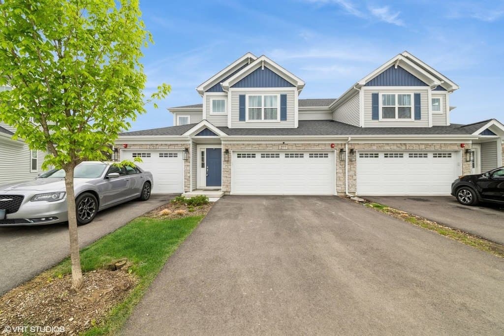2 bedroom condo for sale at 277 N Masters Dr Addison - $419,995