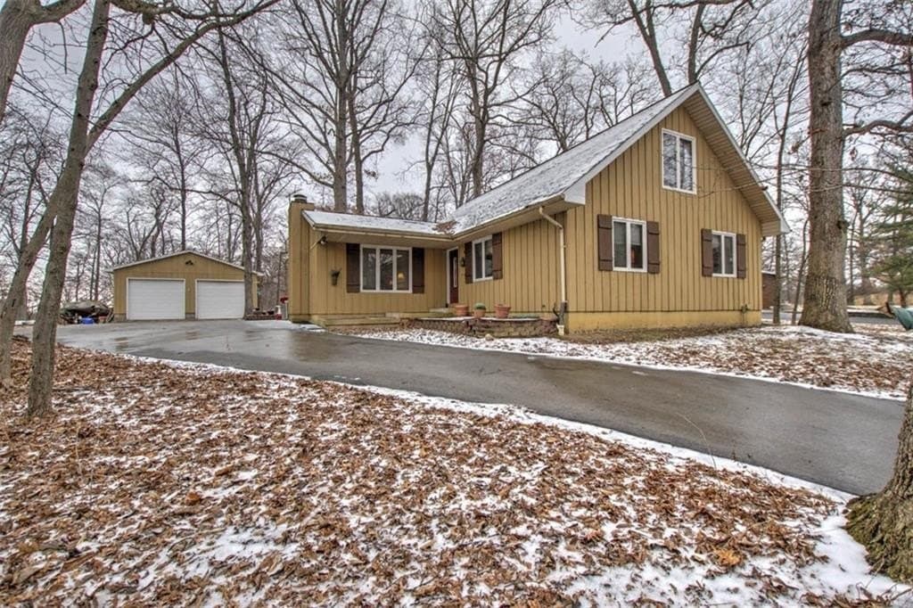 3 bedroom house for sale at 4552 N Prairie View Rd Argenta - $225,000