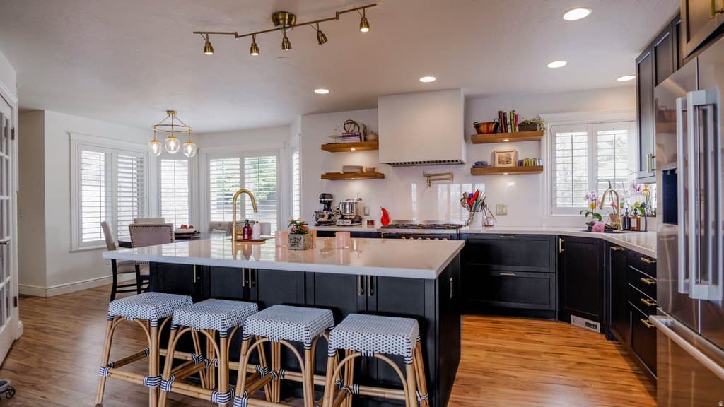 6 bedroom house for sale at 984 N 500 E Centerville - $875,000