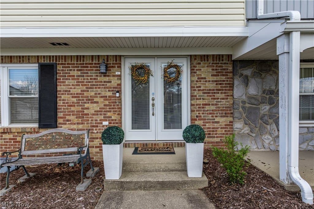 3 bedroom condo for sale at 3631 Kenwood Dr Uniontown 44685 - $280,000