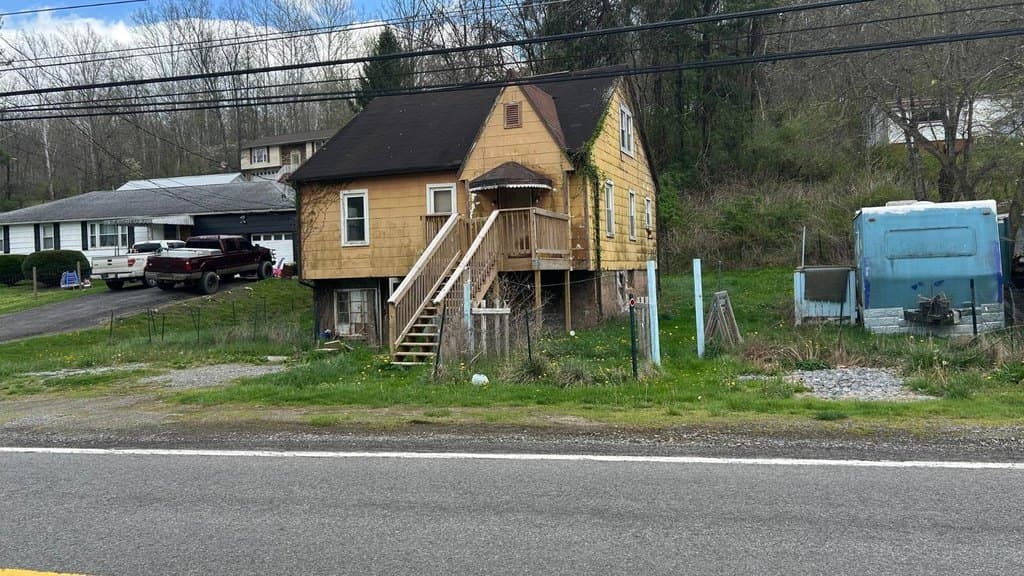 3 bedroom house for sale at 1062 Sun Valley Rd Clarksburg 26301 - $49,900