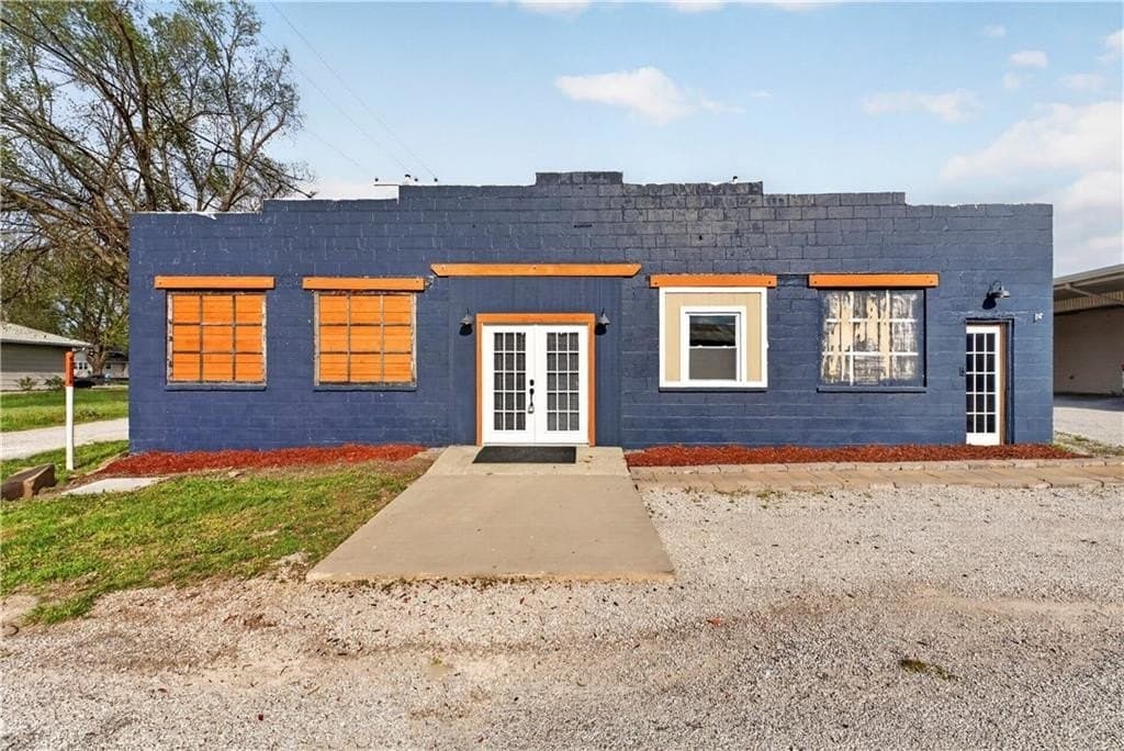 1 bedroom house for sale at 405 N Virginia Ave Adrian - $150,000
