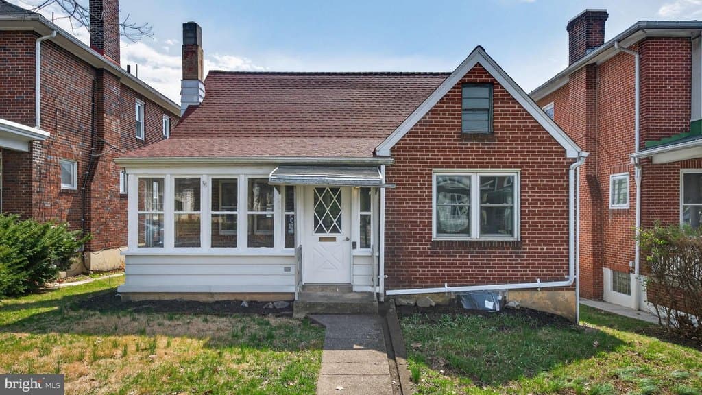 3 bedroom house for sale at 2611 Derry St Harrisburg 17111 - $250,000