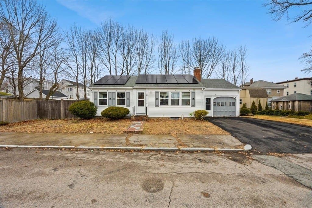 2 bedroom house for sale at 51 Linnea Ave Brockton - $439,900