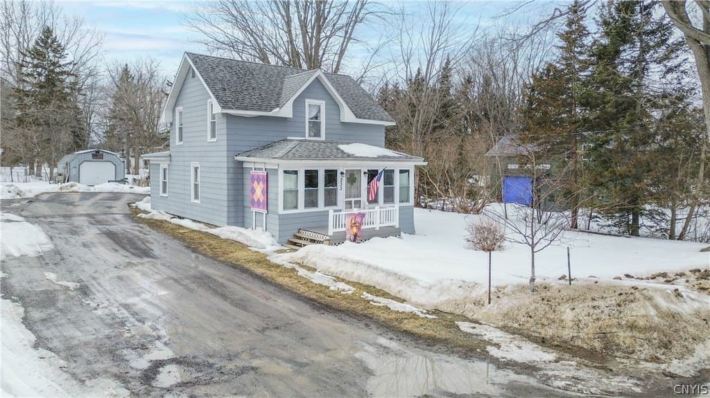 3 bedroom house for sale at 233 Bay St Cape Vincent - $225,000