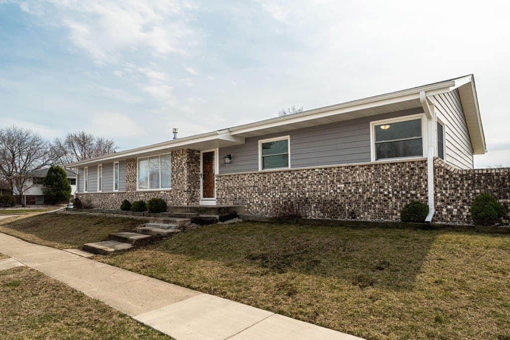 3 bedroom house for sale at 6111 69th St Kenosha 53142 - $389,900