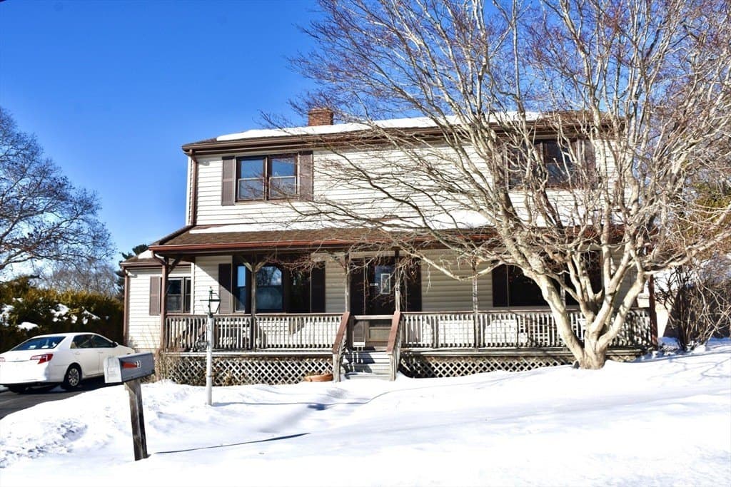 3 bedroom house for sale at 23 Oliveira Ave Acushnet - $489,000