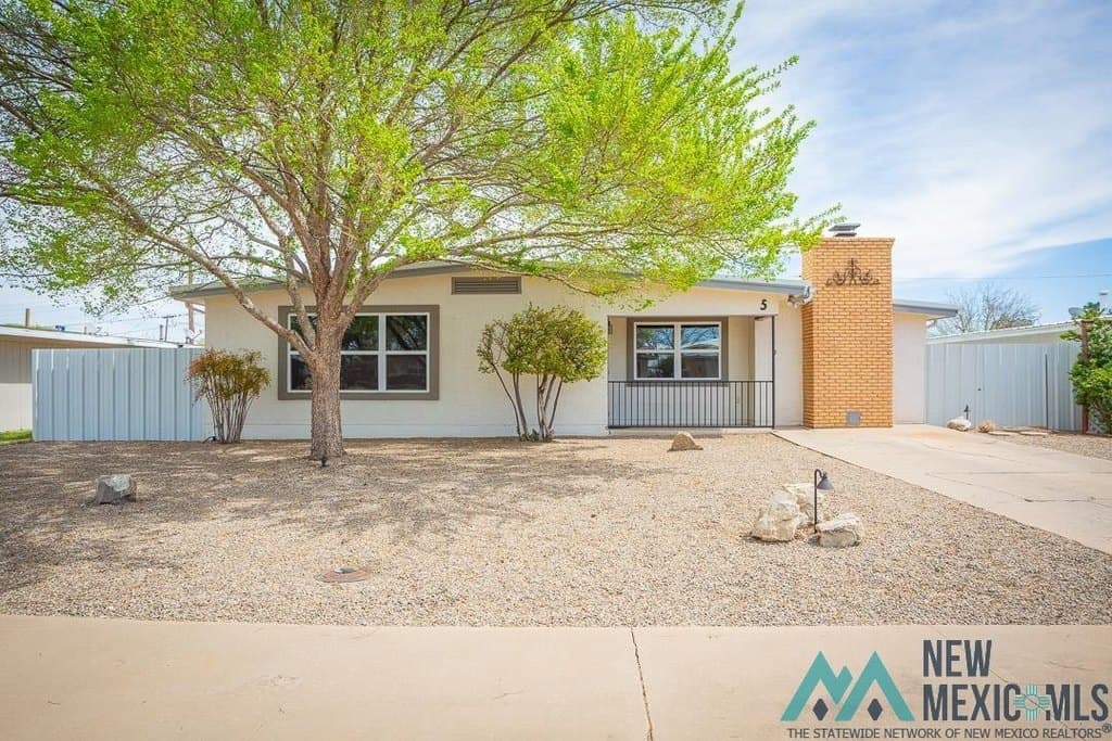 4 bedroom house for sale at 5 Cedar Dr Roswell 88203 - $220,000