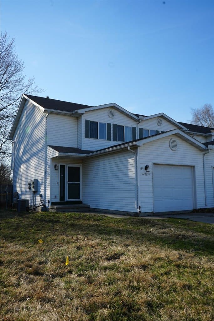 4 bedroom townhouse for sale at 1425 S 5th St Apt 4 Carlisle - $200,000
