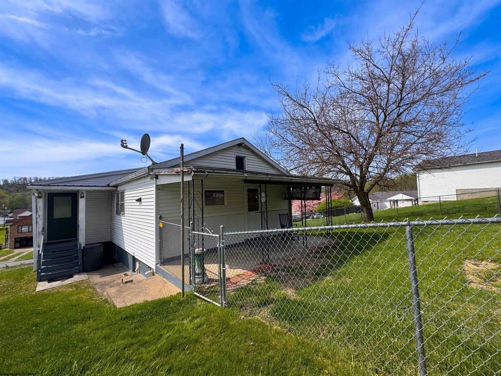 1 bedroom house for sale at 1823 N 21st St Clarksburg 26301 - $68,000