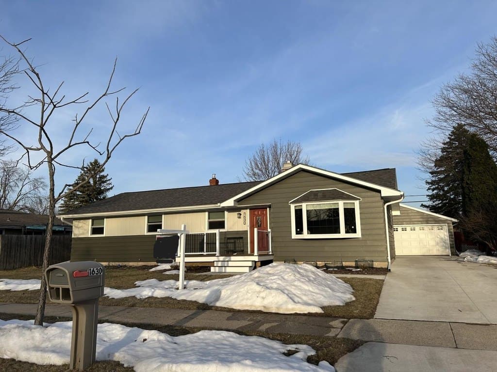 4 bedroom house for sale at 1630 N Birchwood Ave Appleton - $334,900