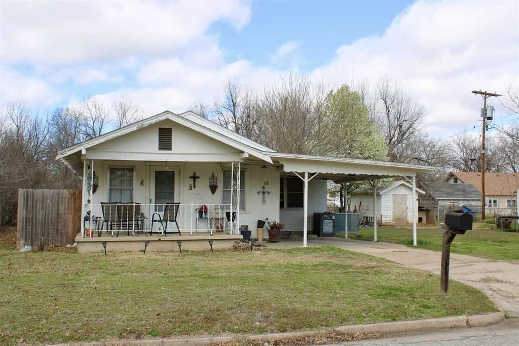2 bedroom house for sale at 112 Enlow Ave Blackwell - $69,000