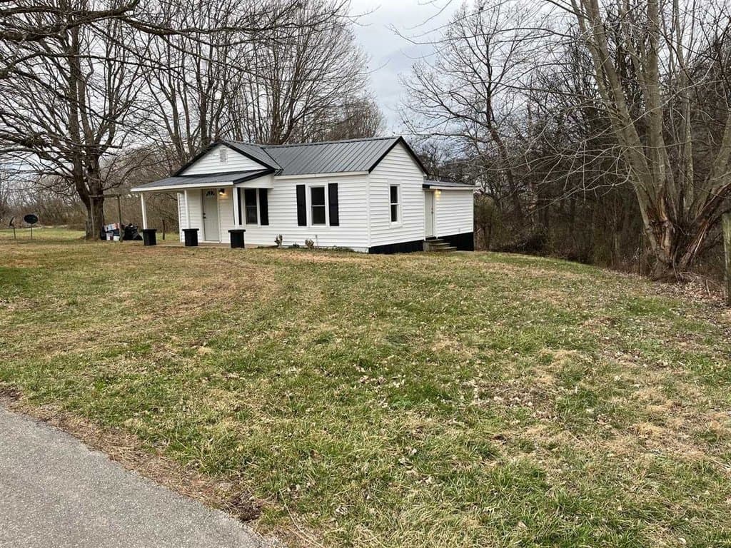 2 bedroom house for sale at 38 Jodieville Rd Cave City - $127,500