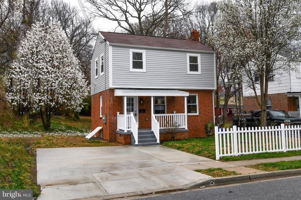 4 bedroom house for sale at 9723 Narragansett Pkwy College Park 20740 - $429,900