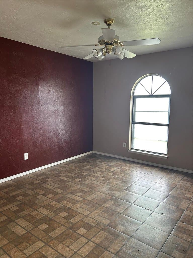 3 bedroom house for sale at 633 Valley View Dr Allen 75002 - $260,000