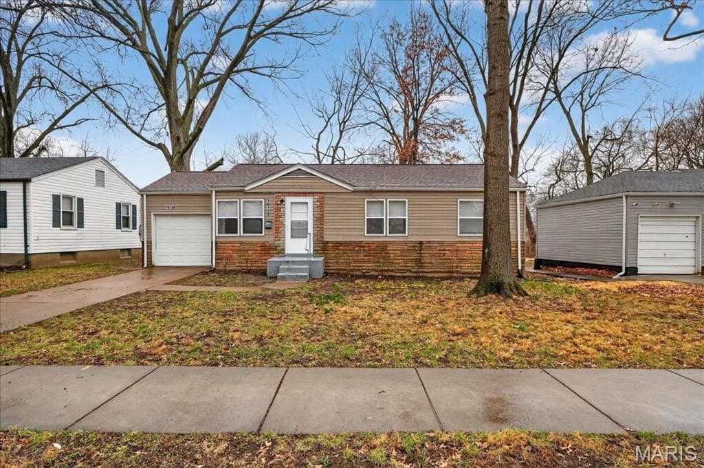 3 bedroom house for sale at 10128 Ashbrook Dr Bellefontaine Neighbors - $130,000