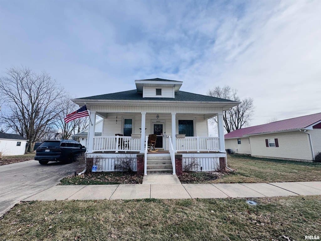 2 bedroom house for sale at 682 N Rile St Bushnell - $139,900