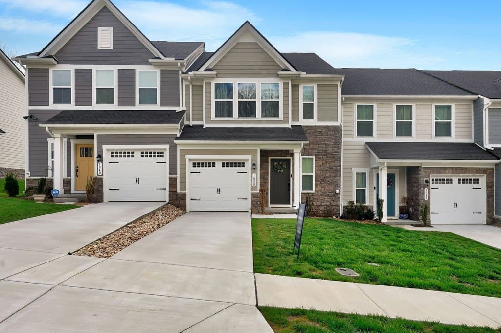 3 bedroom townhouse for sale at 1038 Mountain View Dr Spring Hill 37179 - $455,000