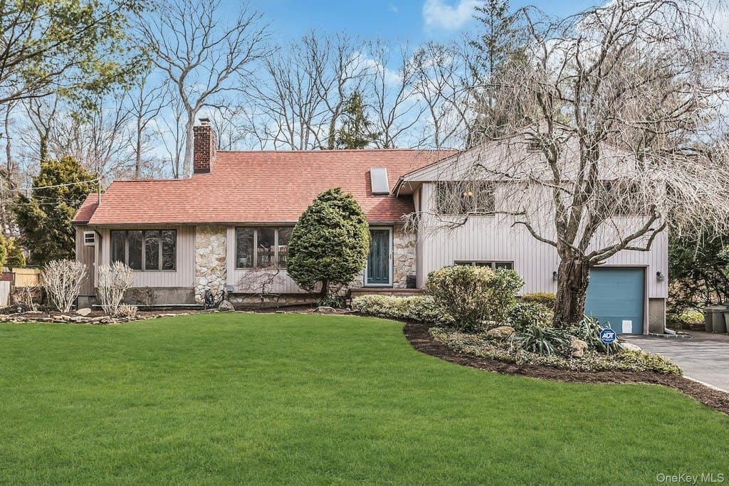 5 bedroom house for sale at 9 Cold Spring Hills Rd Huntington 11743 - $949,000