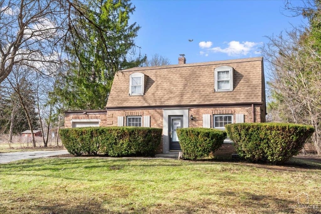 3 bedroom house for sale at 304 E Camp McDonald Rd Prospect Heights 60070 - $380,000