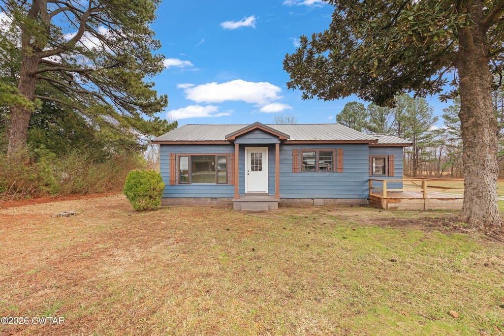 2 bedroom house for sale at 407 Highway 45 S Bradford - $109,900
