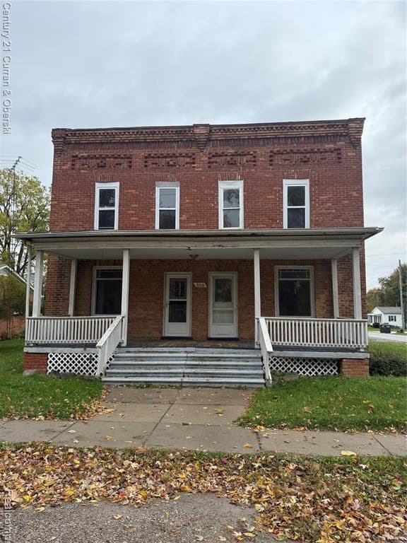 5 bedroom multi-family for sale at 306 N Main St Britton - $99,999