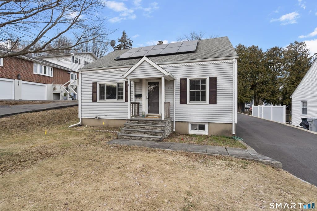 3 bedroom house for sale at 543 East Rd Bristol - $359,900