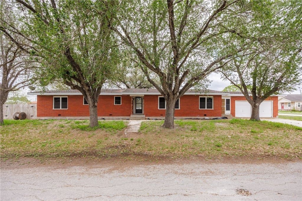 3 bedroom house for sale at 1406 4th St Agua Dulce - $150,000