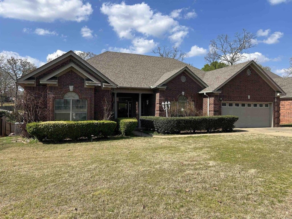 4 bedroom house for sale at 24 Ozark Dr Maumelle 72113 - $368,500