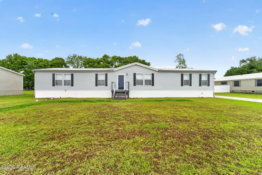 4 bedroom mobile home for sale at 2830 Orangewood Dr Abbeville - $195,000