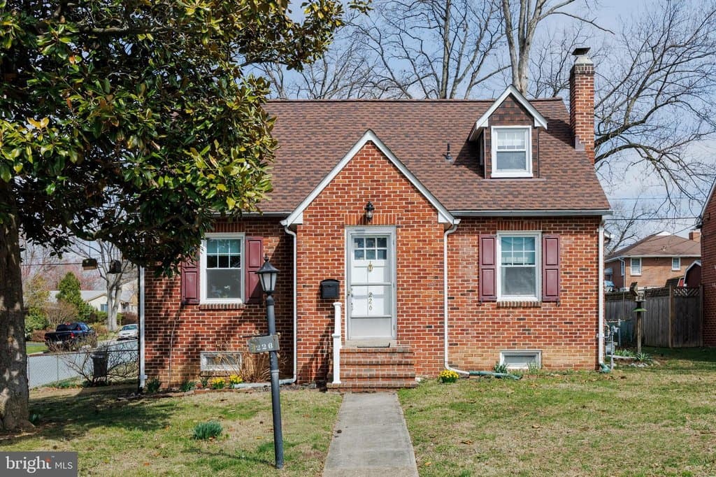 4 bedroom house for sale at 226 Glenmore Ave Catonsville - $400,000