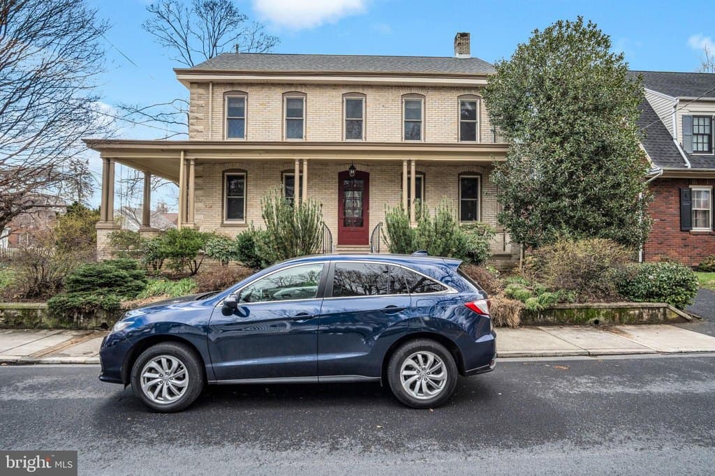 3 bedroom house for sale at 226 Walnut St Carlisle - $389,900