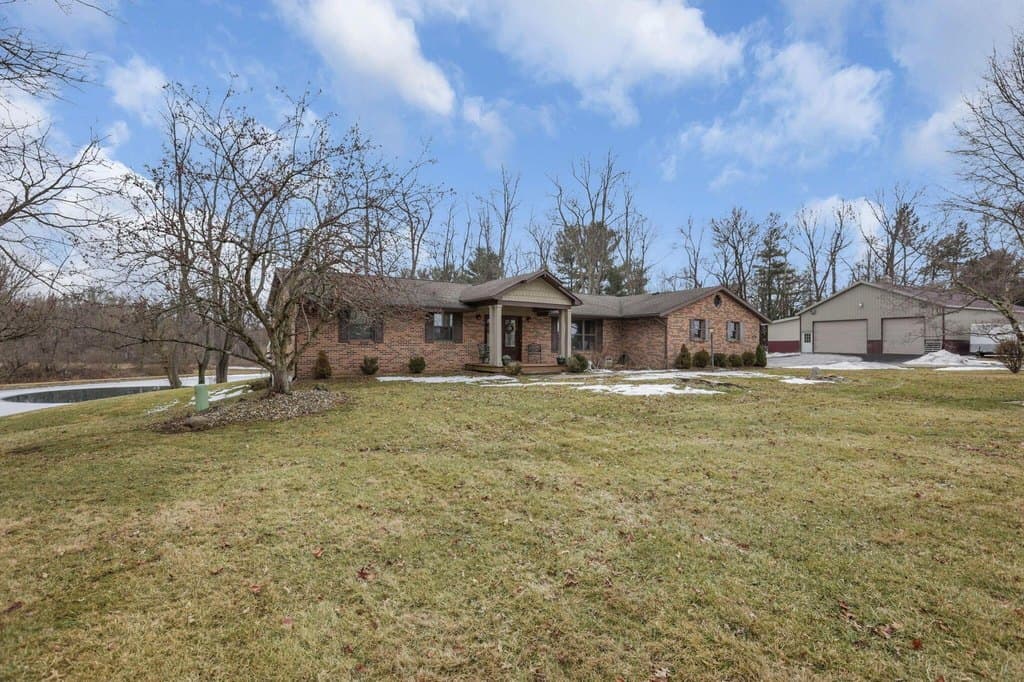 5 bedroom house for sale at 4821 Hazelton Etna Rd SW Beechwood Trails - $729,900