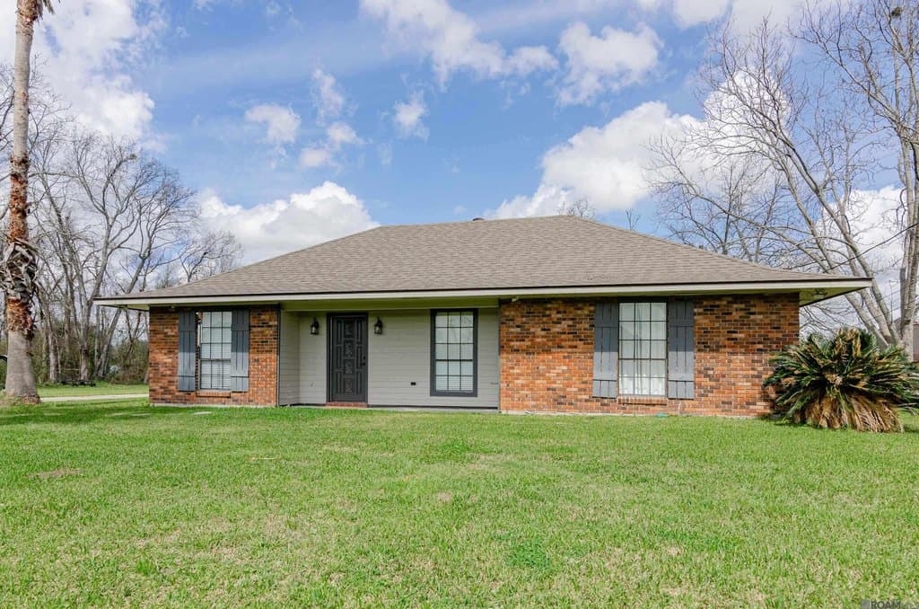 3 bedroom house for sale at 4420 Parker Rd Addis - $269,000