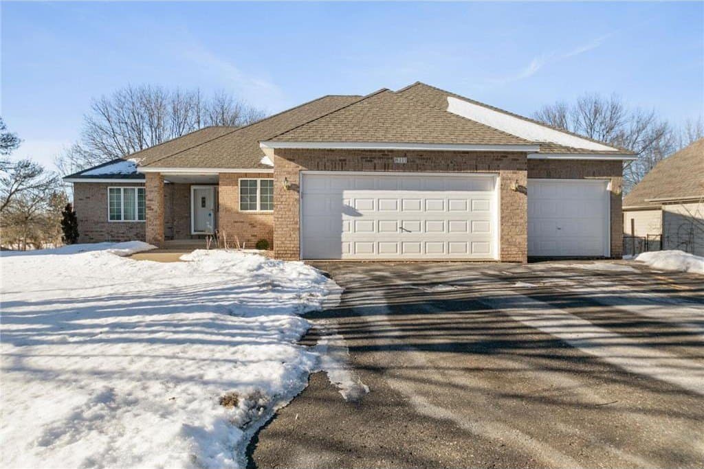 5 bedroom house for sale at 8111 Kimberly Ln N Maple Grove 55311 - $549,900