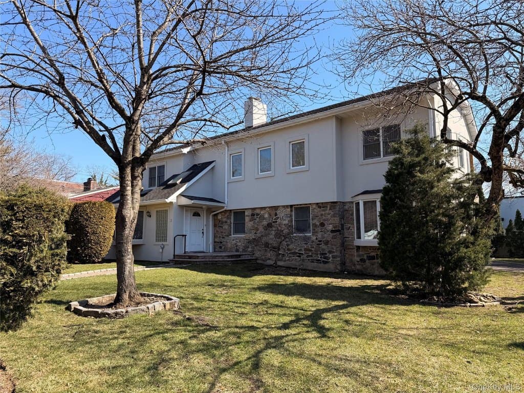 4 bedroom house for sale at 3 Ascot Ridge Rd Great Neck 11021 - $2,480,000