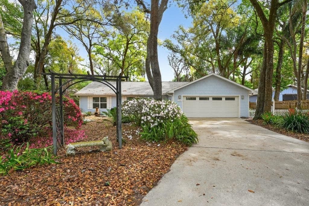 3 bedroom house for sale at 658 Clark Ct Mount Dora 32757 - $479,000