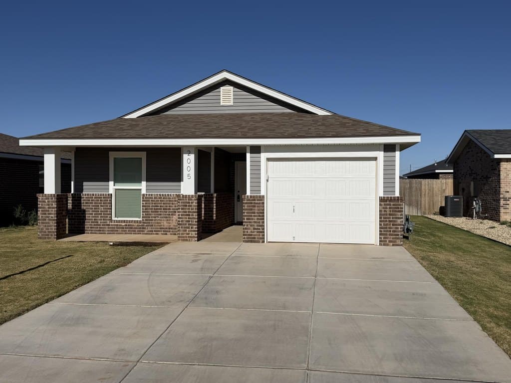2 bedroom house for sale at 2005 Panhandle Ave Wolfforth 79382 - $185,000