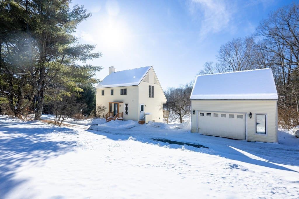 3 bedroom house for sale at 813 Goshen Rd Bradford - $350,000