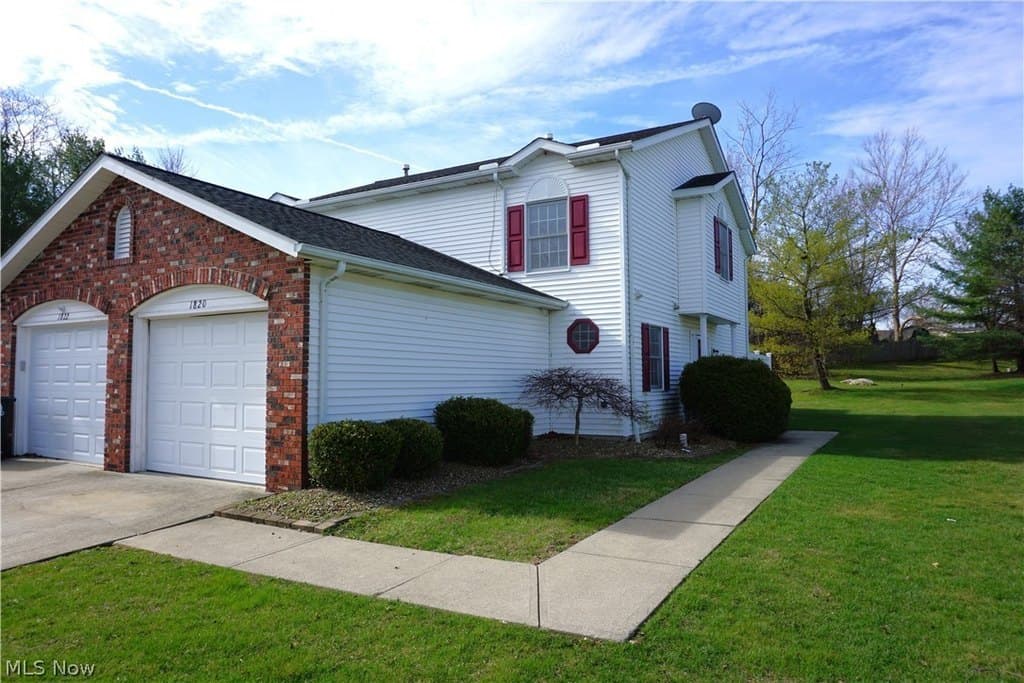 2 bedroom house for sale at 1820 Meadowland Dr Brunswick 44212 - $220,000