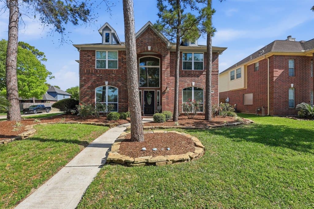 4 bedroom house for sale at 2401 Evergreen Dr Pearland 77581 - $449,900