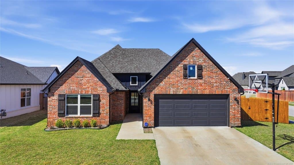 3 bedroom house for sale at 5917 E 126th Pl S Bixby 74008 - $399,000