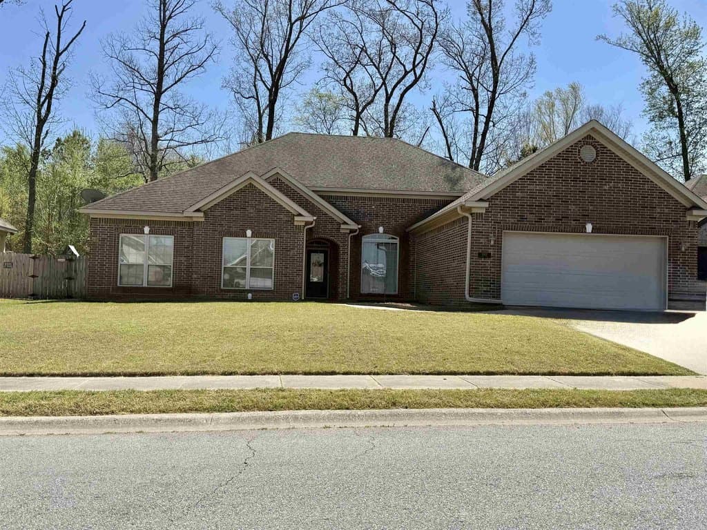 4 bedroom house for sale at 2812 Lynne Ct Bryant 72022 - $349,900
