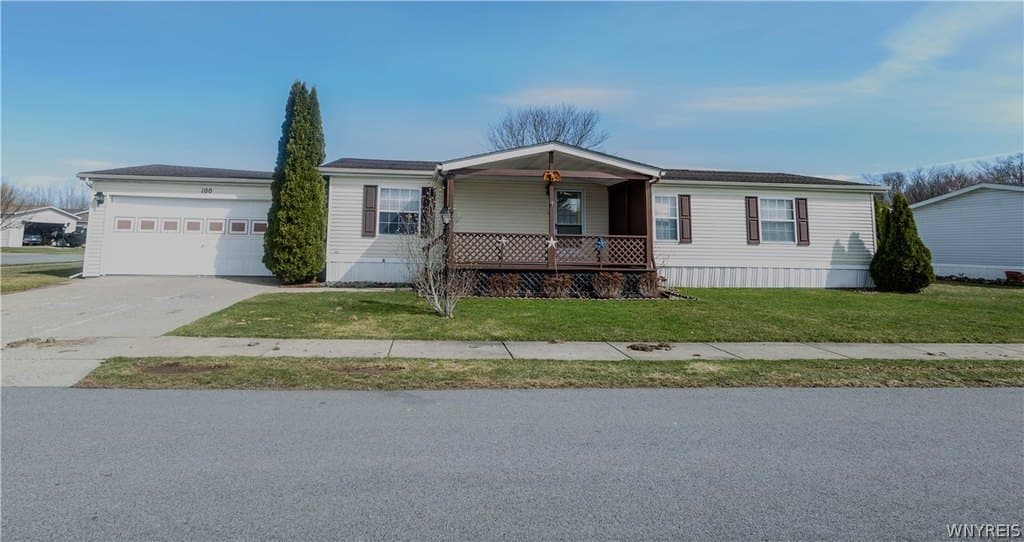 3 bedroom mobile home for sale at 100 Golden Pond Est Blvd Akron - $69,000