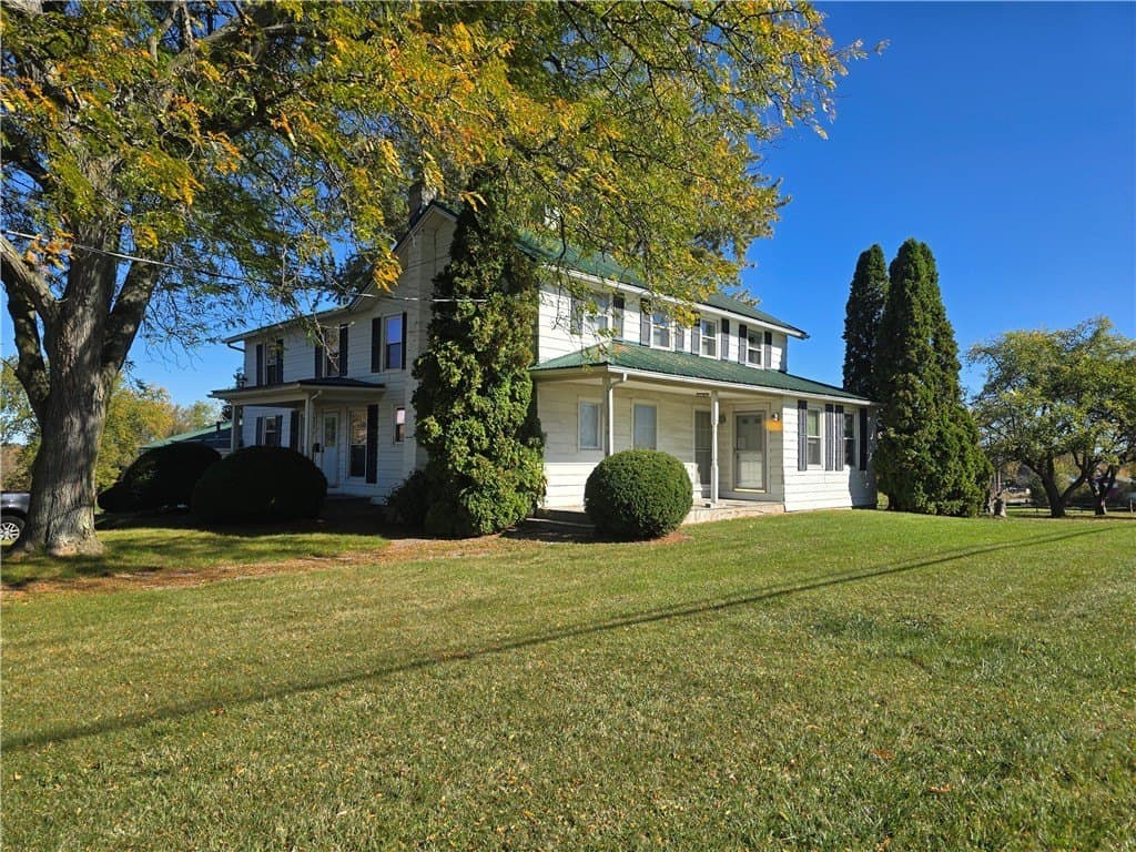 4 bedroom house for sale at 6640 State Route 5 and 20 Bloomfield - $599,900