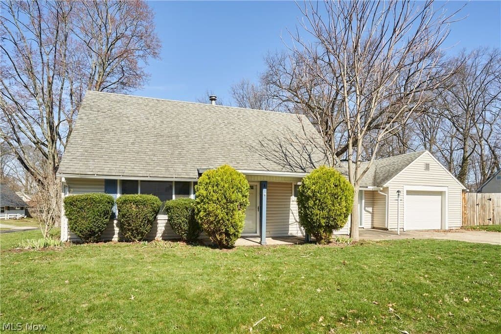 3 bedroom house for sale at 1011 Cooper Dr Cuyahoga Falls 44221 - $184,900