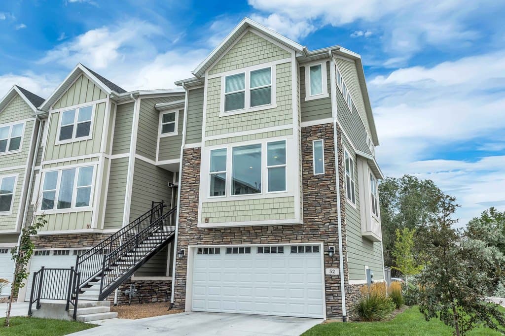 3 bedroom townhouse for sale at 52 E Golden Privet Dr Draper - $545,000