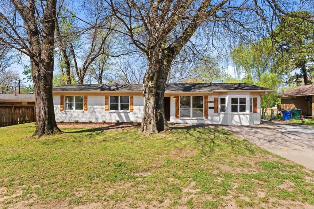 4 bedroom house for sale at 1323 Donaghey Ave Conway 72034 - $299,000